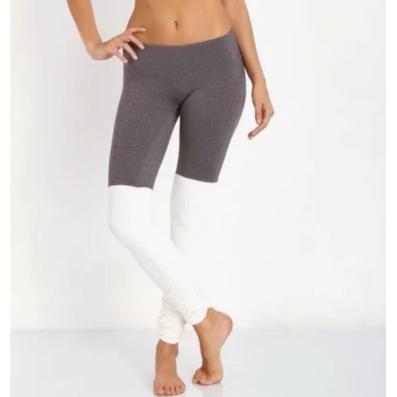 Alo Yoga Goddess Leggings Size XS - Gray / Ivory - Compression Ribbed Logo - Picture 1 of 9